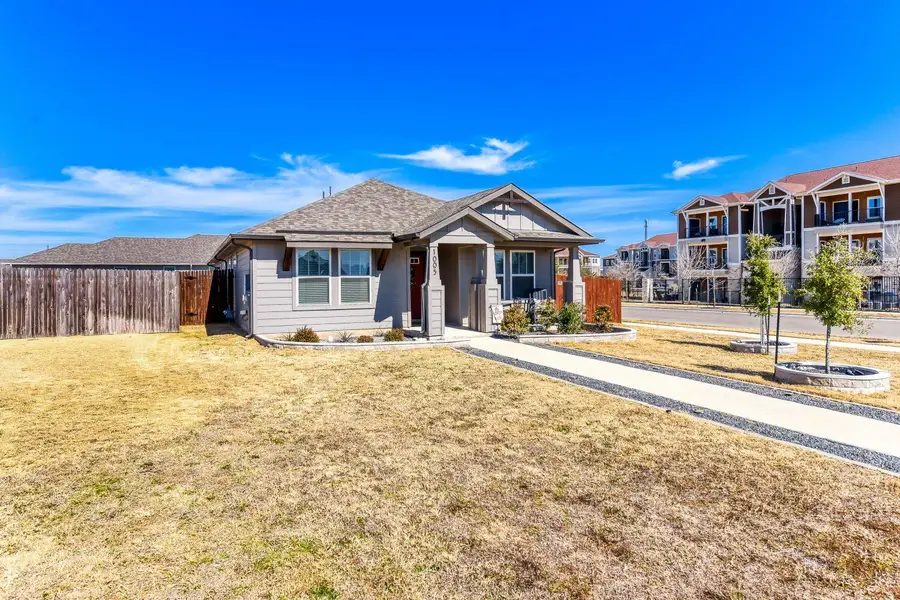 1005 Main St, Hutto, TX 78634 - #3