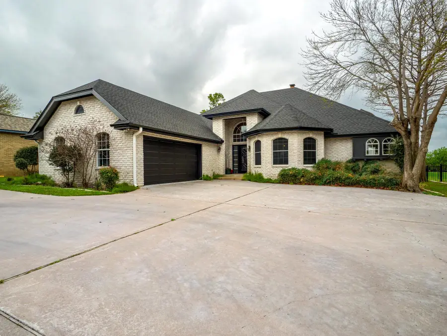 415 Saint Andrews St, Meadowlakes, TX 78654 - #2