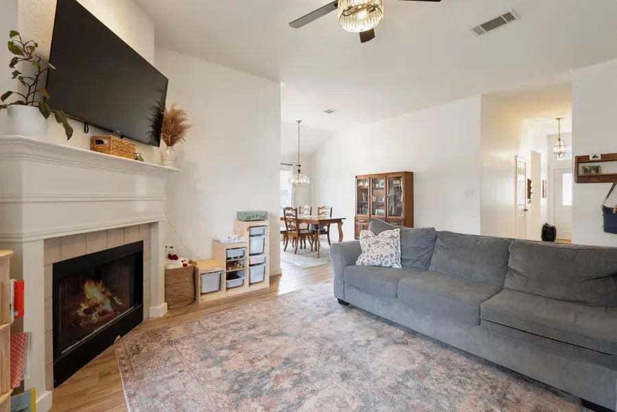 1808 Cedarlawn St, Taylor, TX 76574 - #3