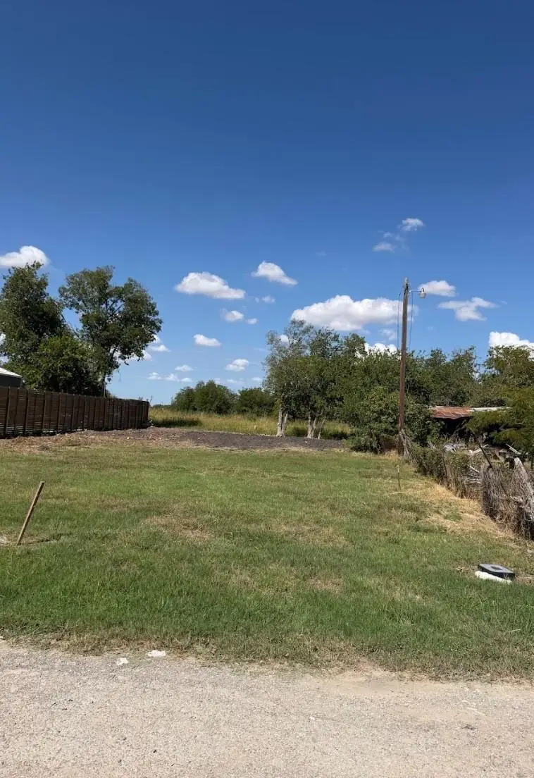 420 Salt Lake St, Bartlett, TX 76511 - #2