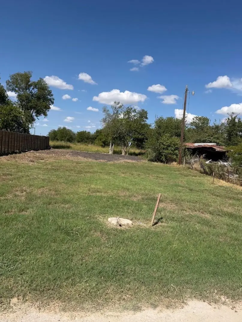 420 Salt Lake St, Bartlett, TX 76511 - #3