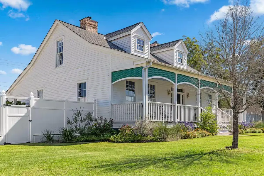 811 E Hempstead St, Giddings, TX 78942 - #2