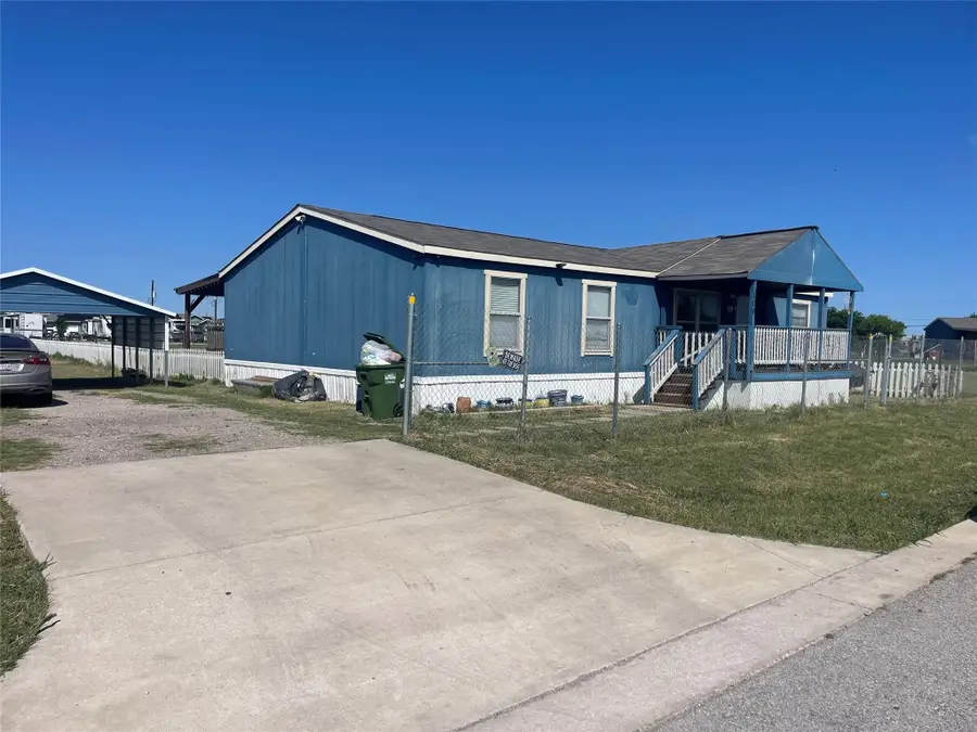 106 Brown Pelican Dr, Del Valle, TX 78617 - Image #2