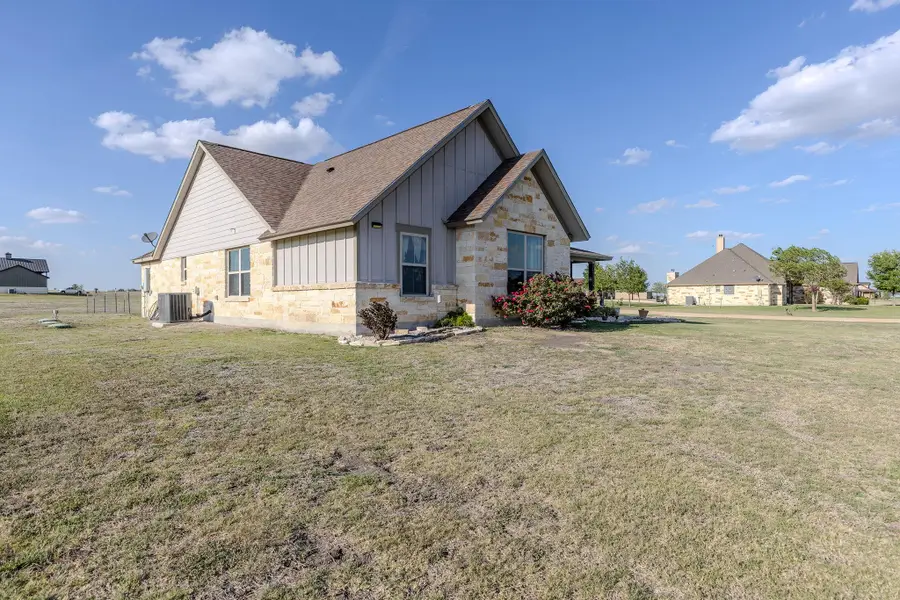 4846 County Road 327 Rd, Granger, TX 76530 - #2