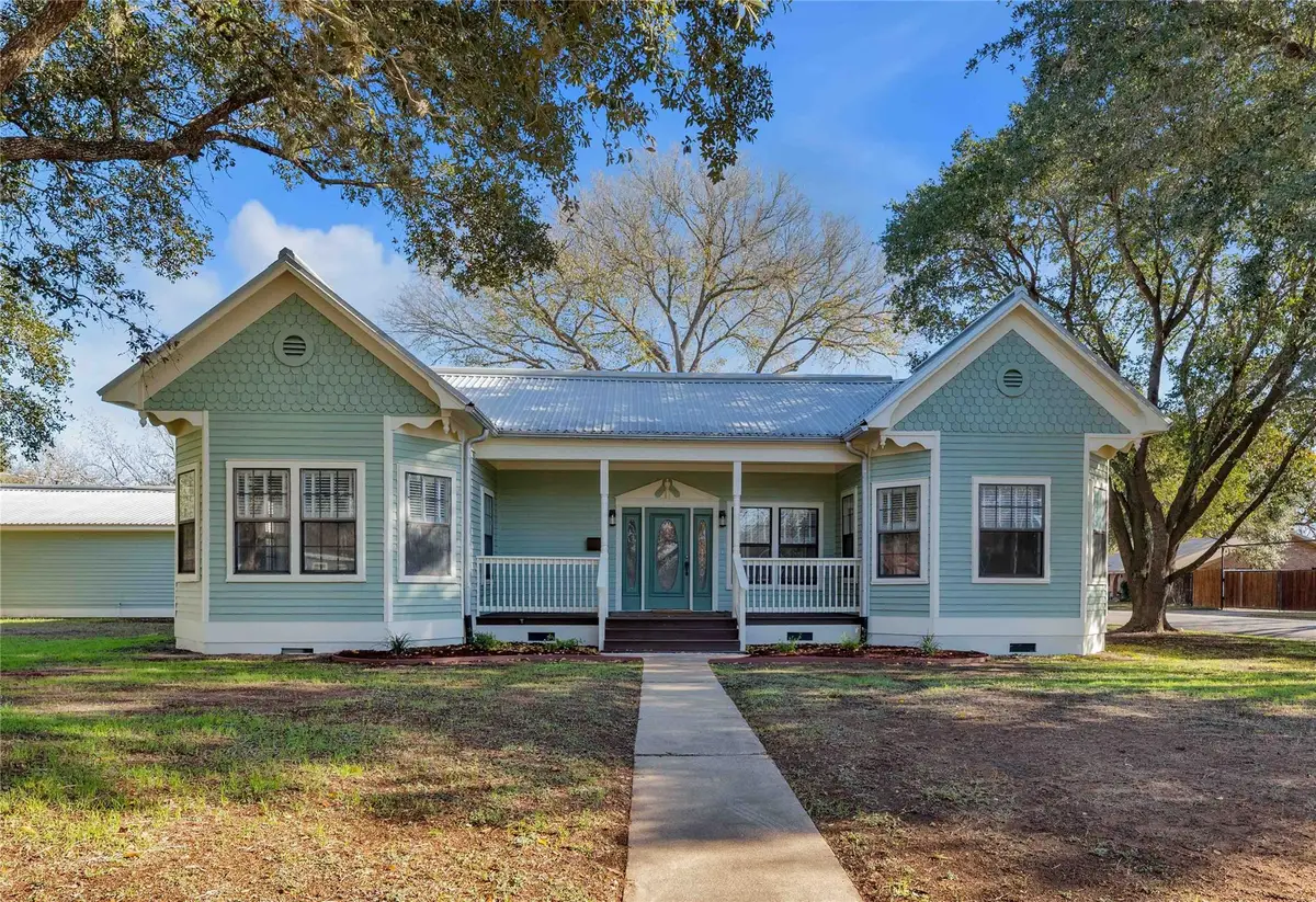 303 S Franklin St, La Grange, TX 78945 - Image #1