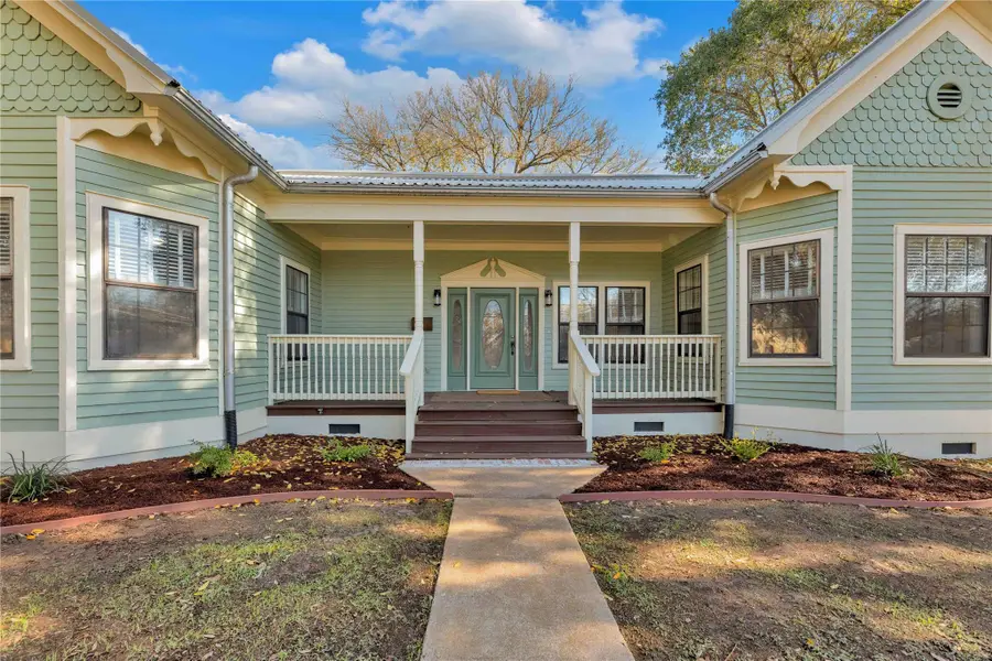 303 S Franklin St, La Grange, TX 78945 - Image #2