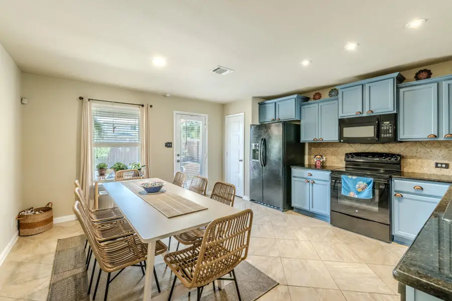 209 Frio River Trl, Hutto, TX 78634 - #2