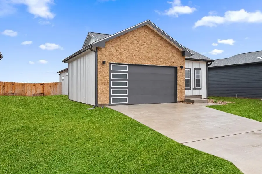 2029 Applewood Dr, Lockhart, TX 78644 - #2