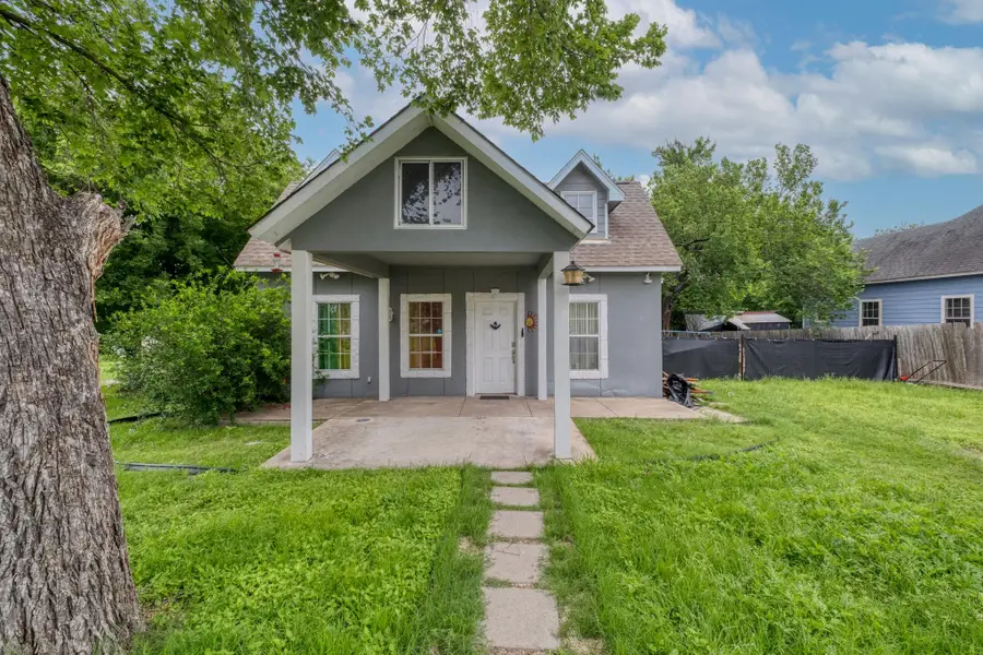 920 Washburn St, Taylor, TX 76574 - #2