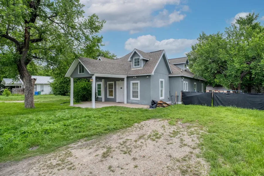 920 Washburn St, Taylor, TX 76574 - #3