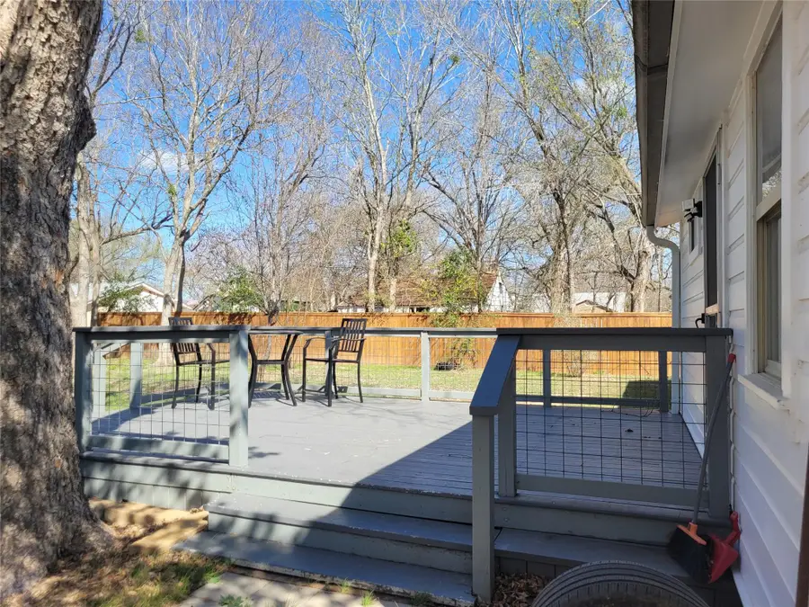 1106 Austin St, Bastrop, TX 78602 - #2