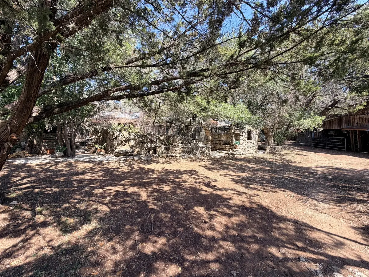 207 Hub Dr, Wimberley, TX 78676 - #1