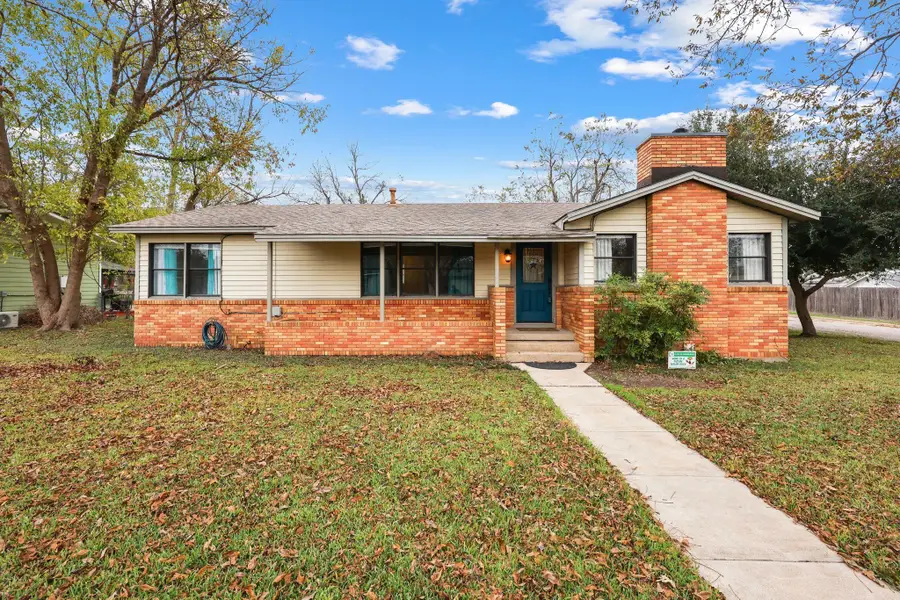 1815 Eckhardt St, Taylor, TX 76574 - Image #2