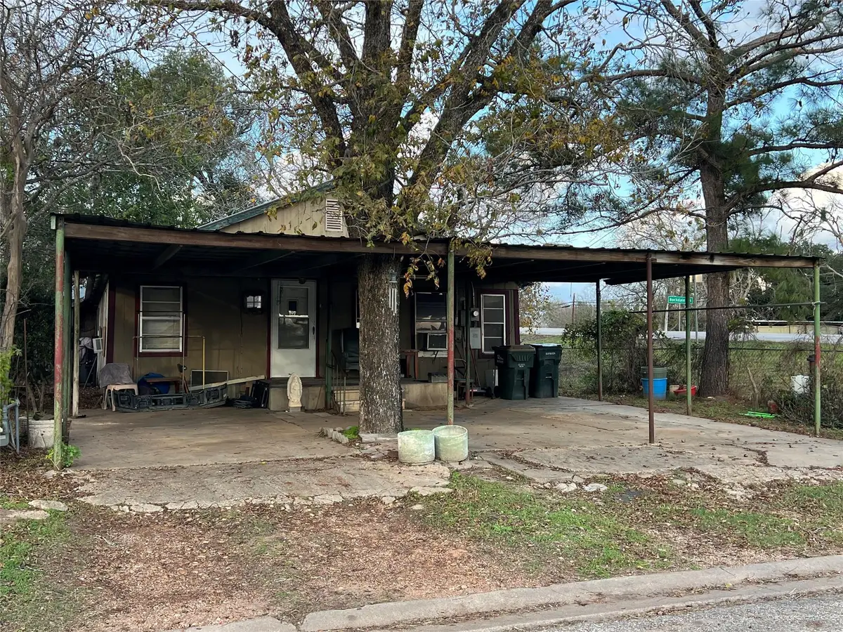109 W Crockett St, Giddings, TX 78942 - Image #1