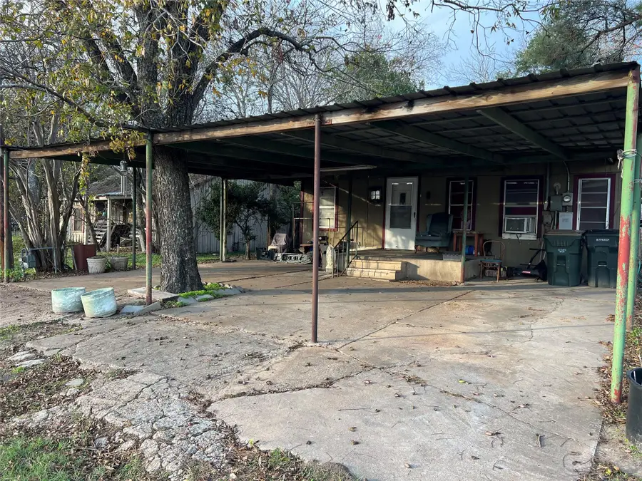 109 W Crockett St, Giddings, TX 78942 - Image #3