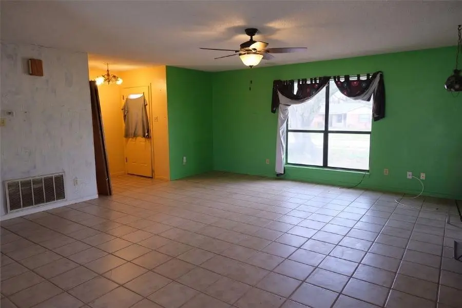 240 Mcacres Dr, McDade, TX 78650 - #2