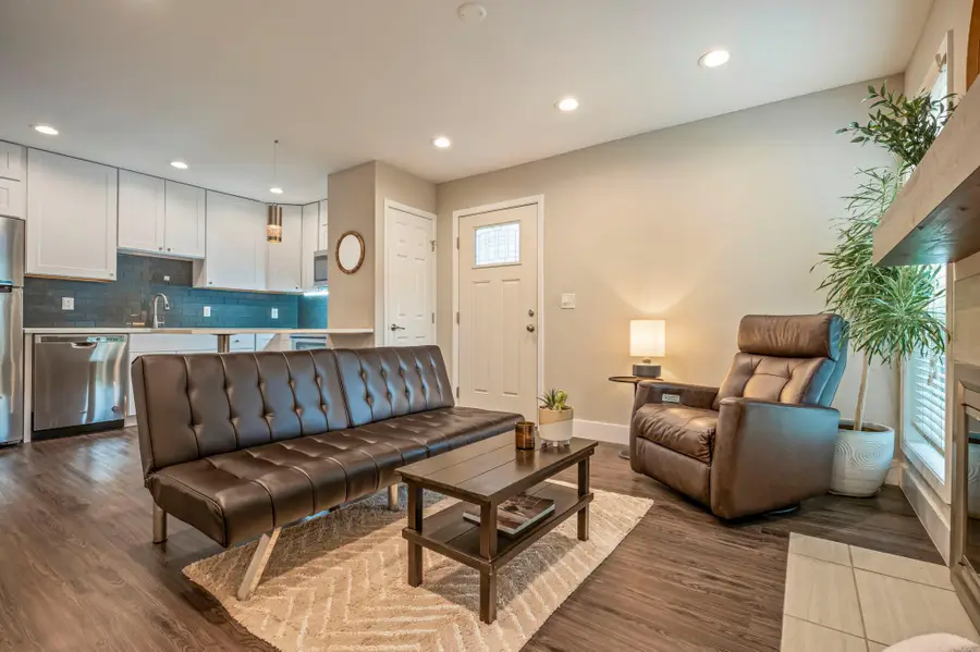 935 La Posada Dr #148, Austin, TX 78752 - Image #2