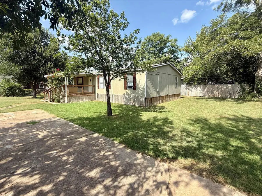 2001 Pecan St, Bastrop, TX 78602 - #3