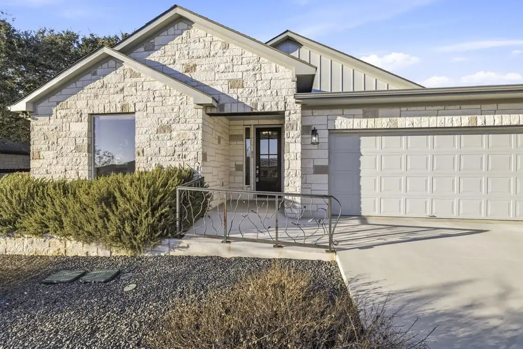 718 Emory Dr, Fredericksburg, TX 78624 - #1