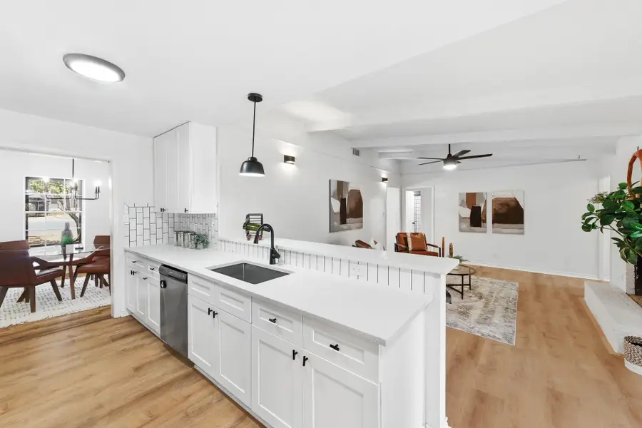 5604 Chadwyck Dr, Austin, TX 78723 - Image #2