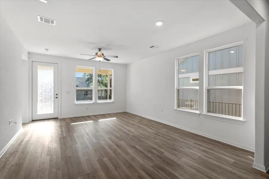 813 Saratoga Ln, Georgetown, TX 78633 - Image #2