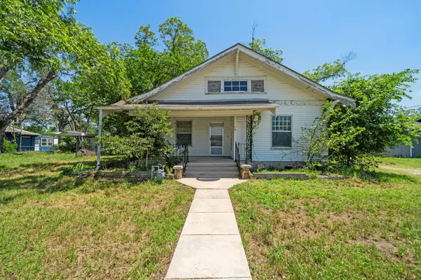 619 W Bell Ave, Rockdale, TX 76567