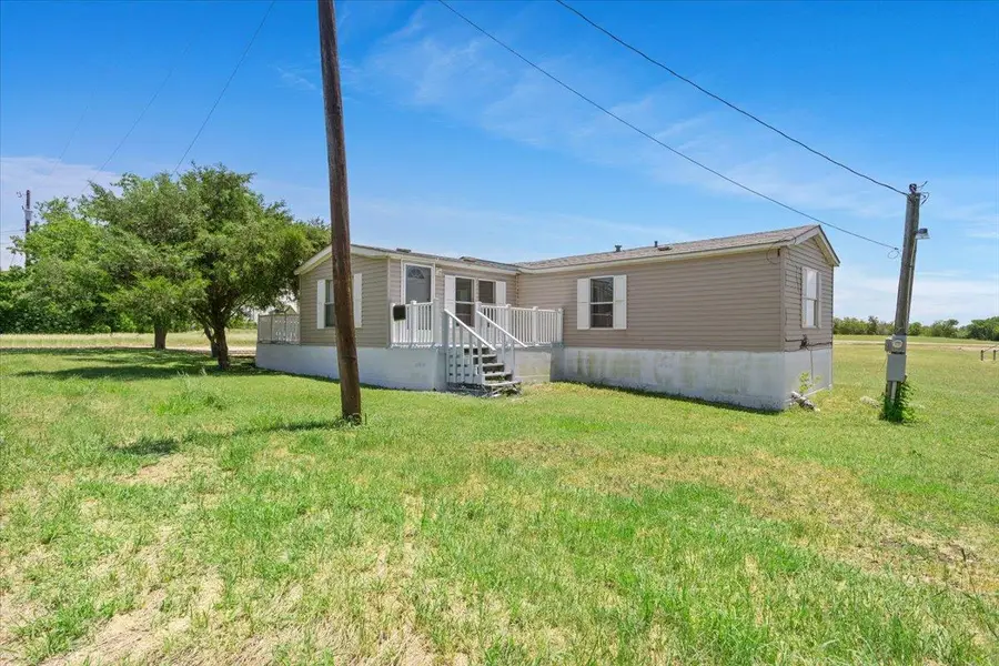 216 Moore St, Rogers, TX 76569 - #3