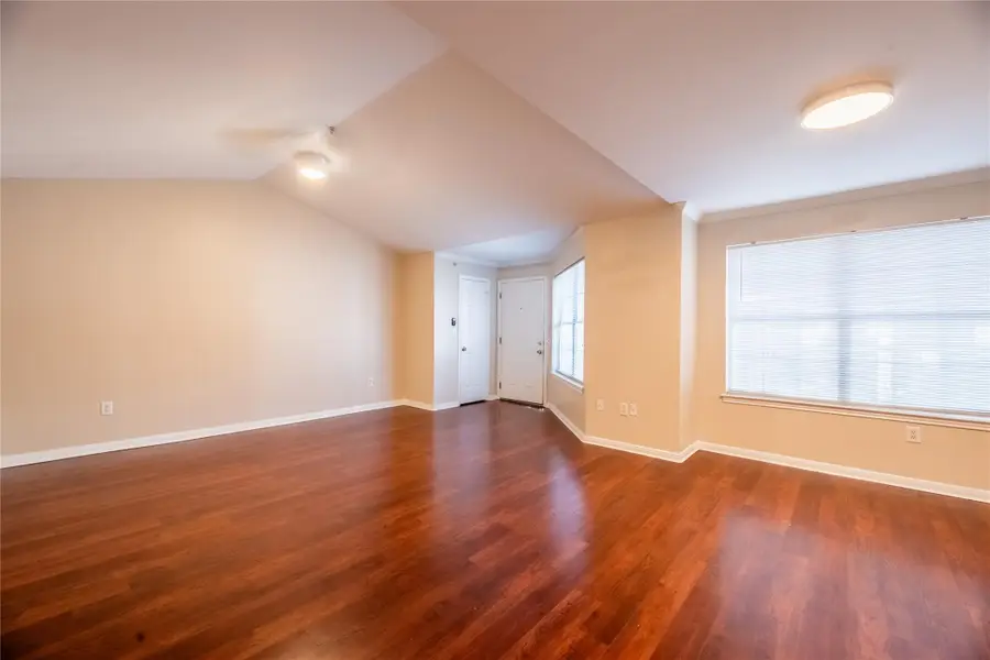 501 W 26th St #323, Austin, TX 78705 - Image #2