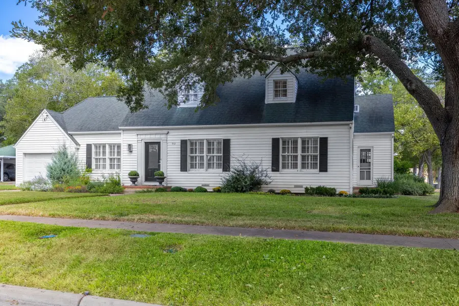 901 Anderson St, Schulenburg, TX 78956 - Image #2