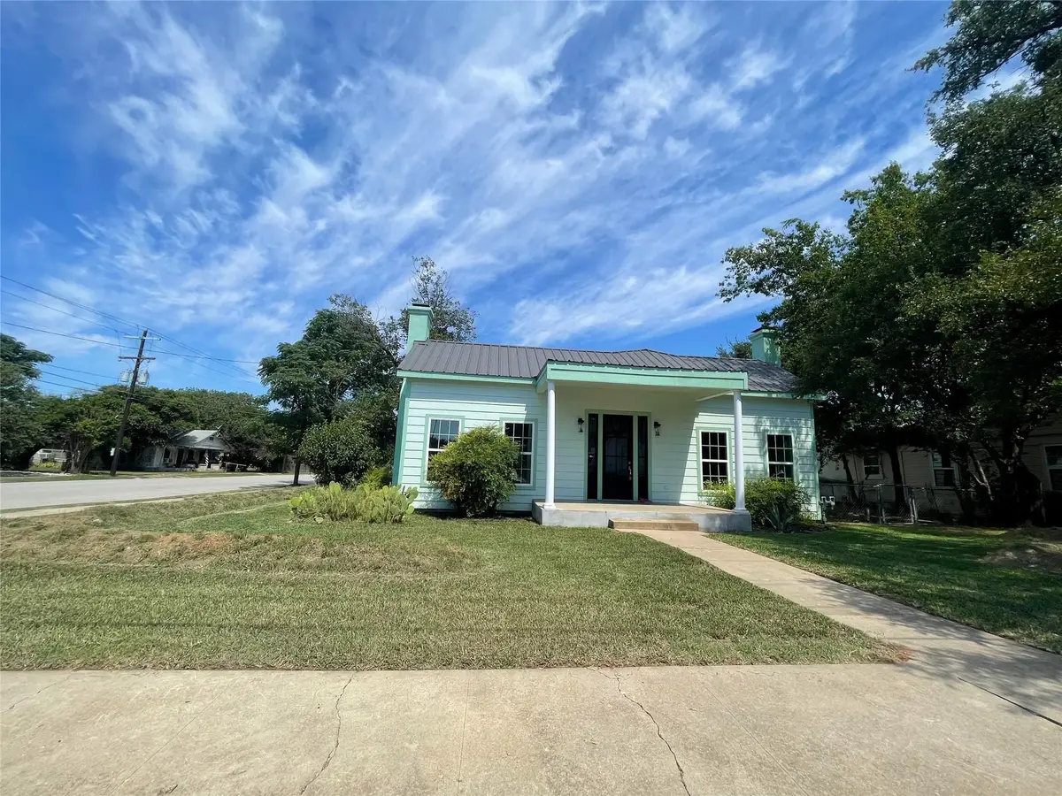 201 E 6th St, Lampasas, TX 76550 - Image #1