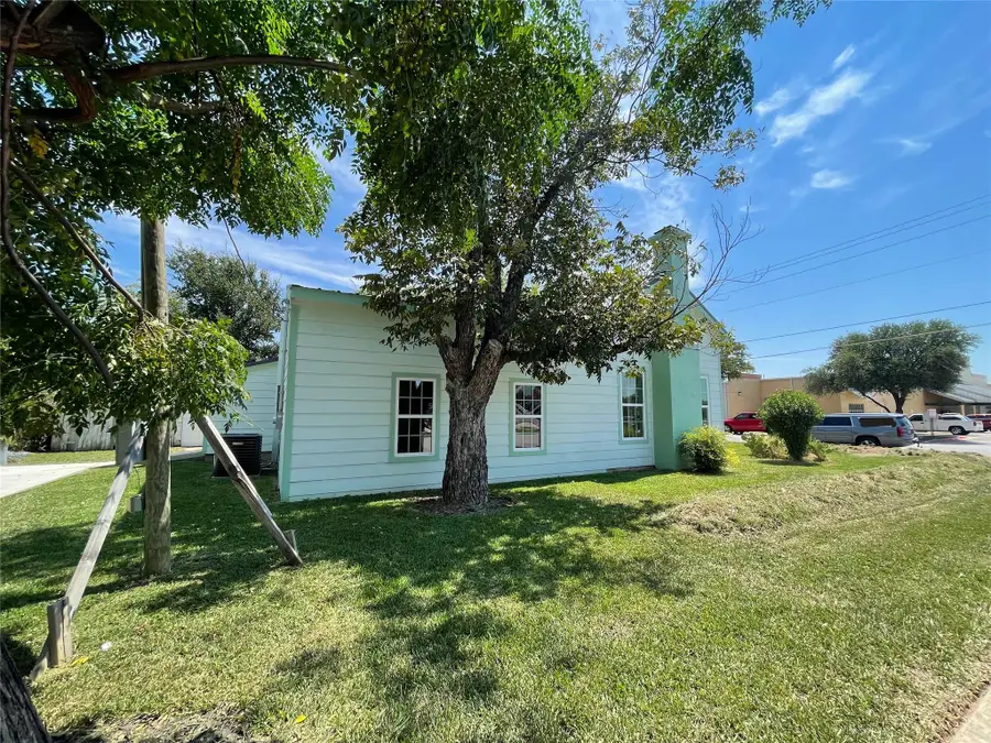 201 E 6th St, Lampasas, TX 76550 - Image #3