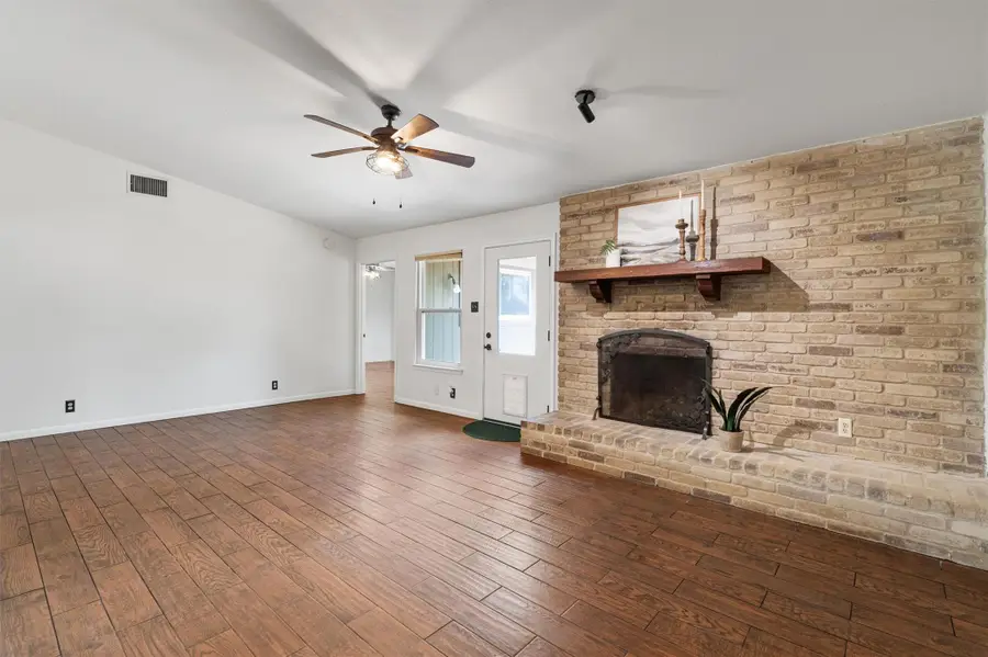 1705 Golden Vista Dr, Georgetown, TX 78628 - #2