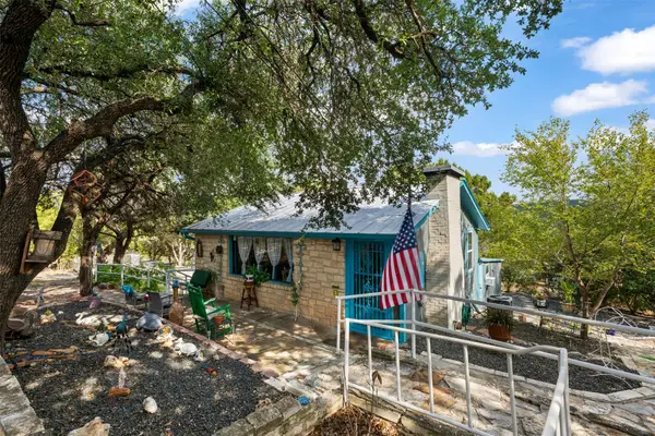 18307 E Lakeview Dr, Jonestown, TX 78645