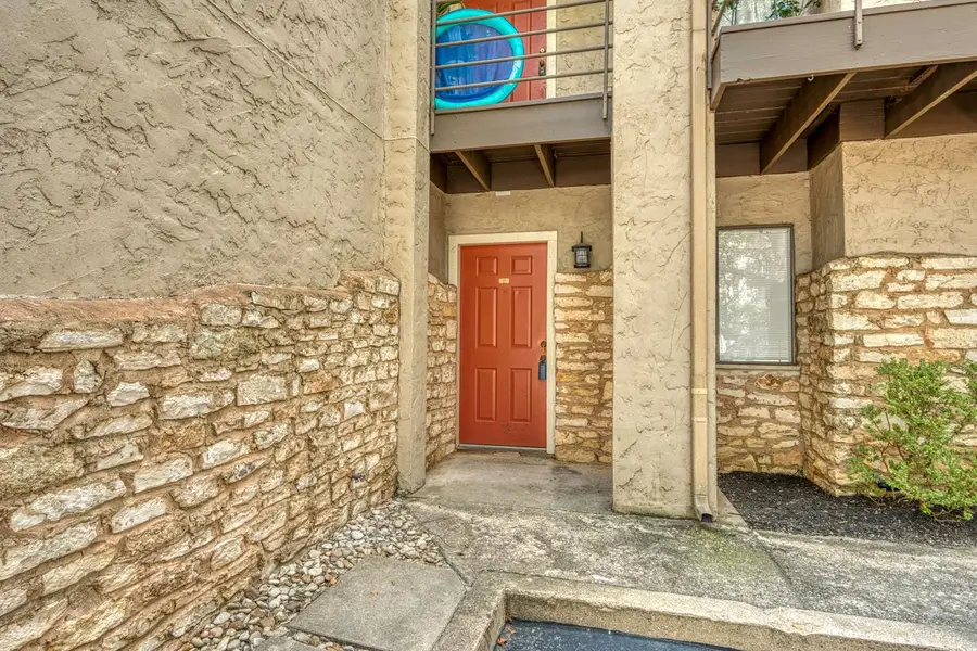 6810 Deatonhill Dr #110, Austin, TX 78745 - #3