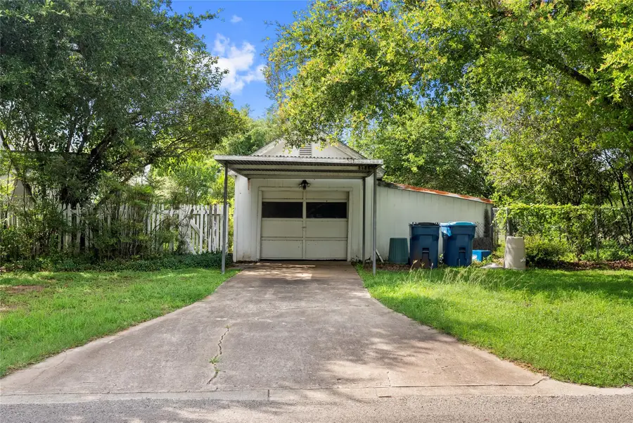 513 N Avenue F, Elgin, TX 78621 - #3