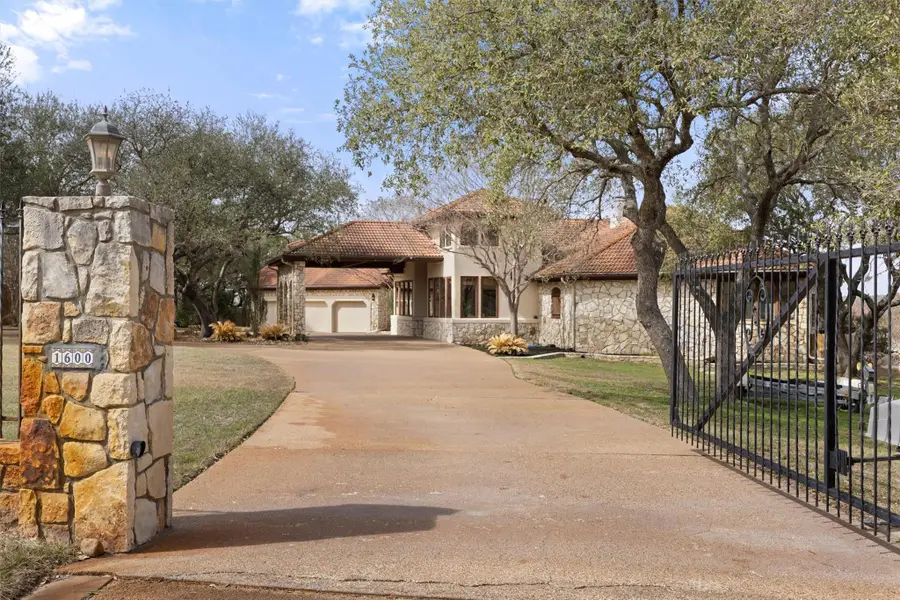 1600 Las Entradas Dr, Spicewood, TX 78669 - #2