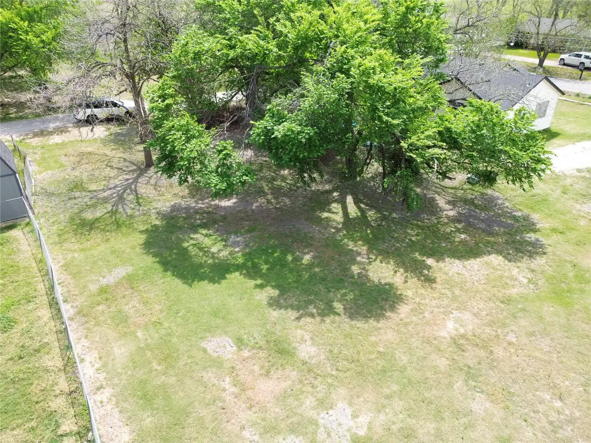 303 E Wolf St, Granger, TX 76530 - #1