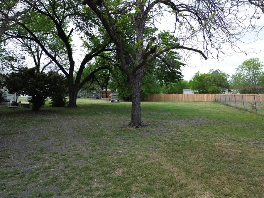 303 E Wolf St, Granger, TX 76530 - #2