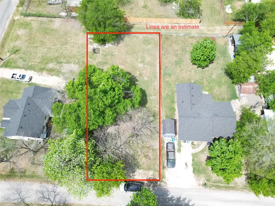 303 E Wolf St, Granger, TX 76530 - #3