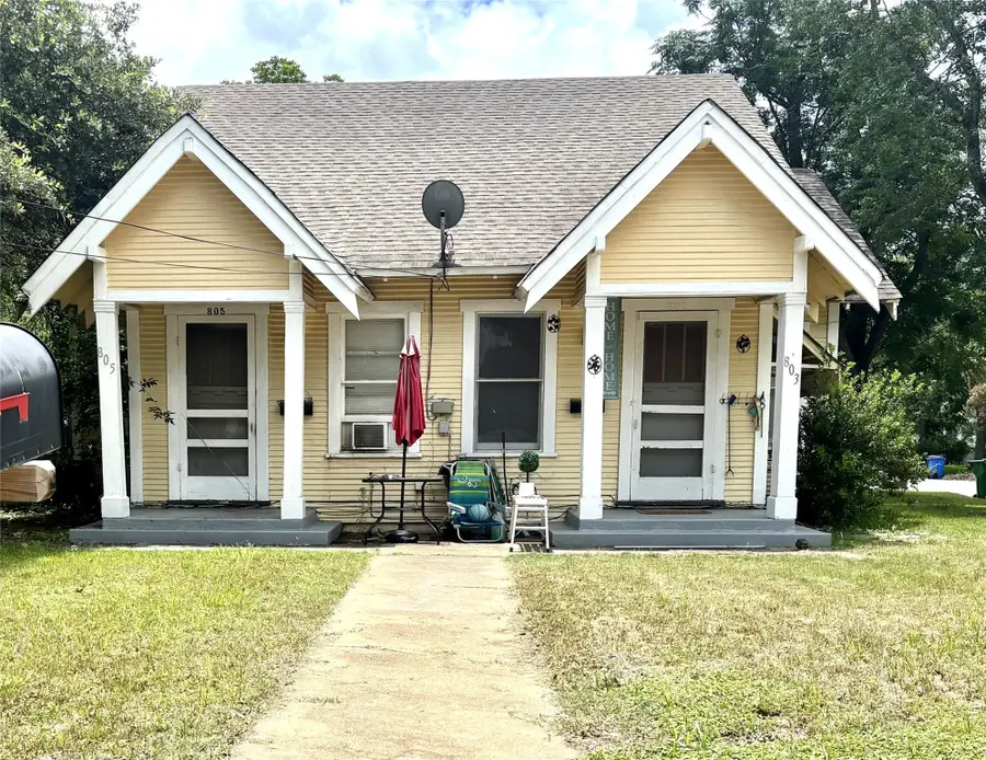 803 Elm St, Seguin, TX 78155 - #2