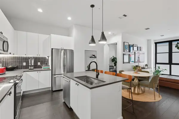 800 Embassy Dr #320, Austin, TX 78702