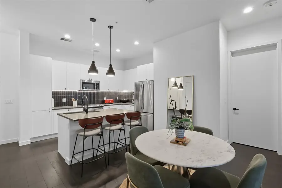 800 Embassy Dr #320, Austin, TX 78702 - Image #3