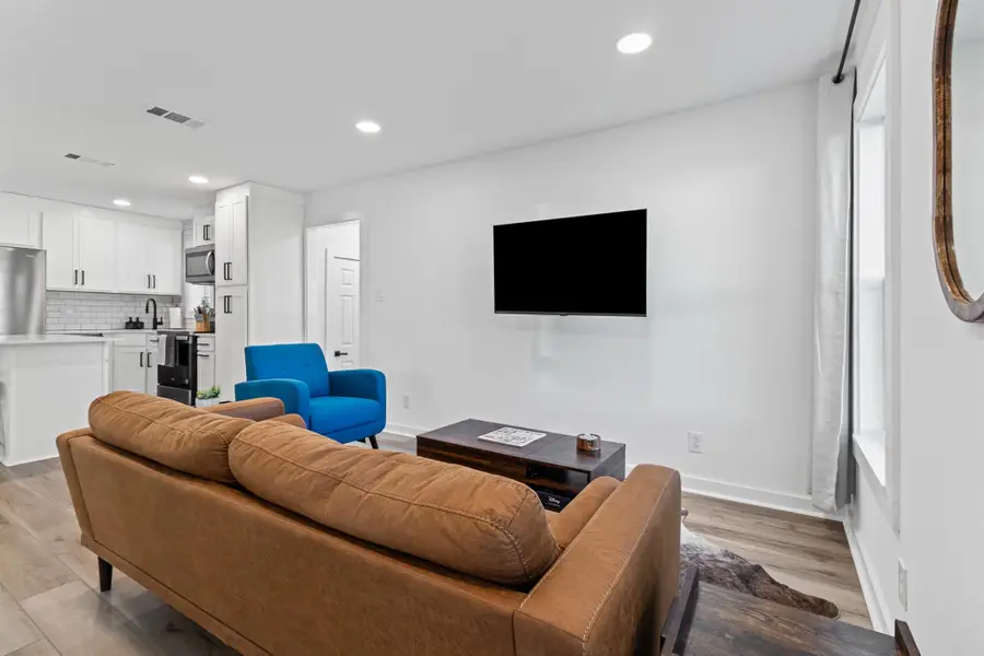 901 N Church St, Georgetown, TX 78626 - #3