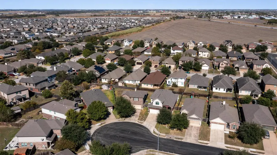 12008 Oaklynn Ct, Manor, TX 78653 - Image #2