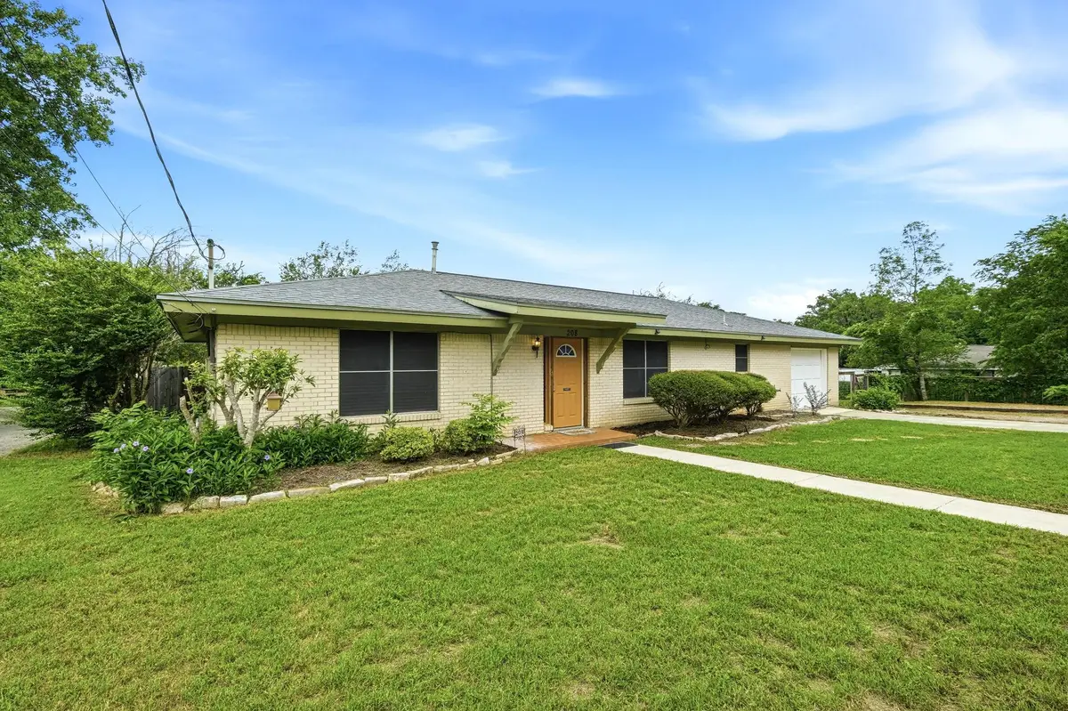 208 N Cedar St, Buda, TX 78610 - #1
