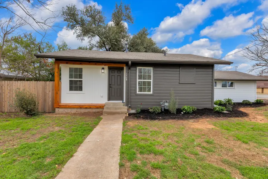 1709 Cecelia St, Taylor, TX 76574 - #3