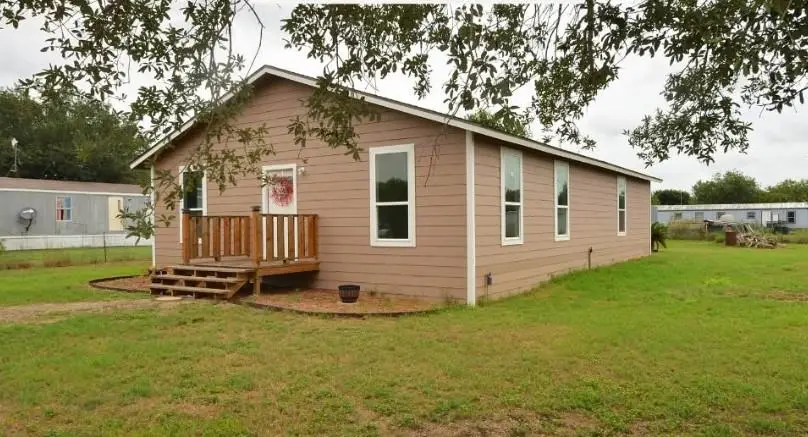 245 Cross Lake Dr, Pleasanton, TX 78064 - #1