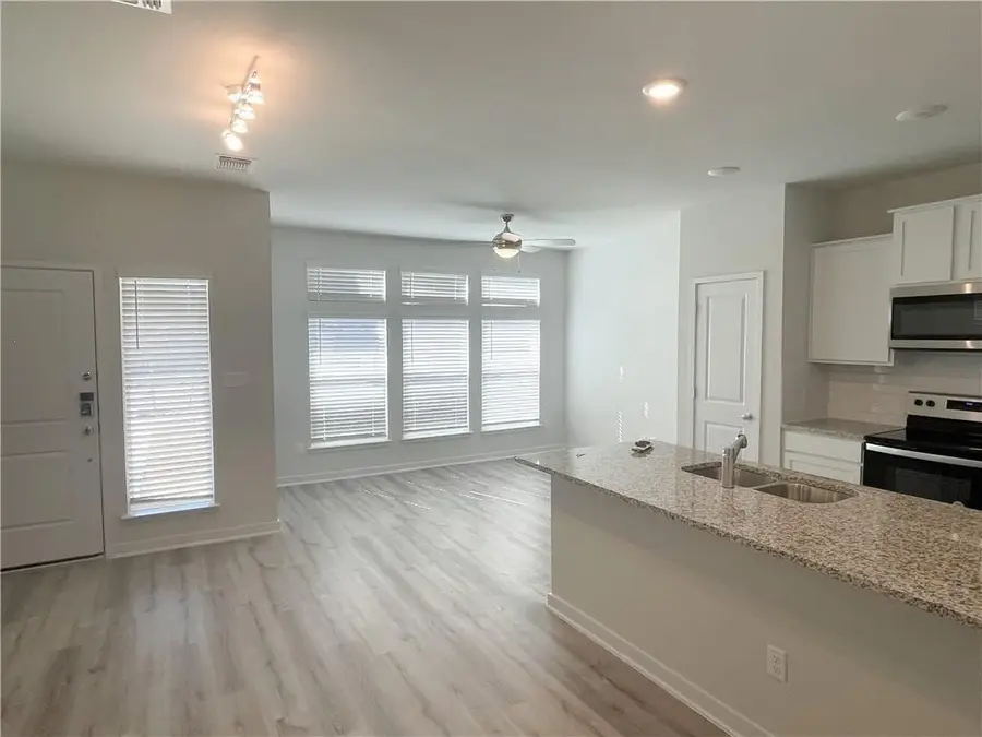 605 W South St St #36, Leander, TX 78641 - #2