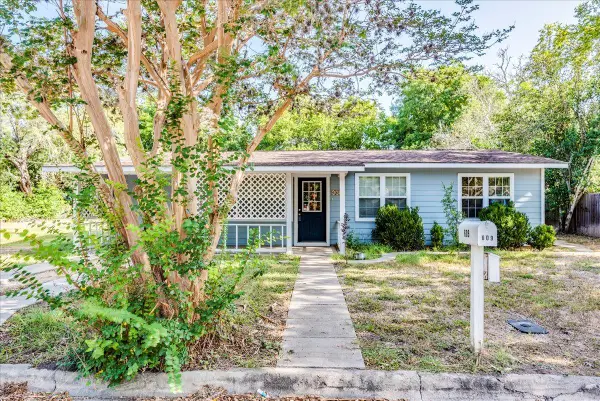 609 Cottonwod St, Lockhart, TX 78644