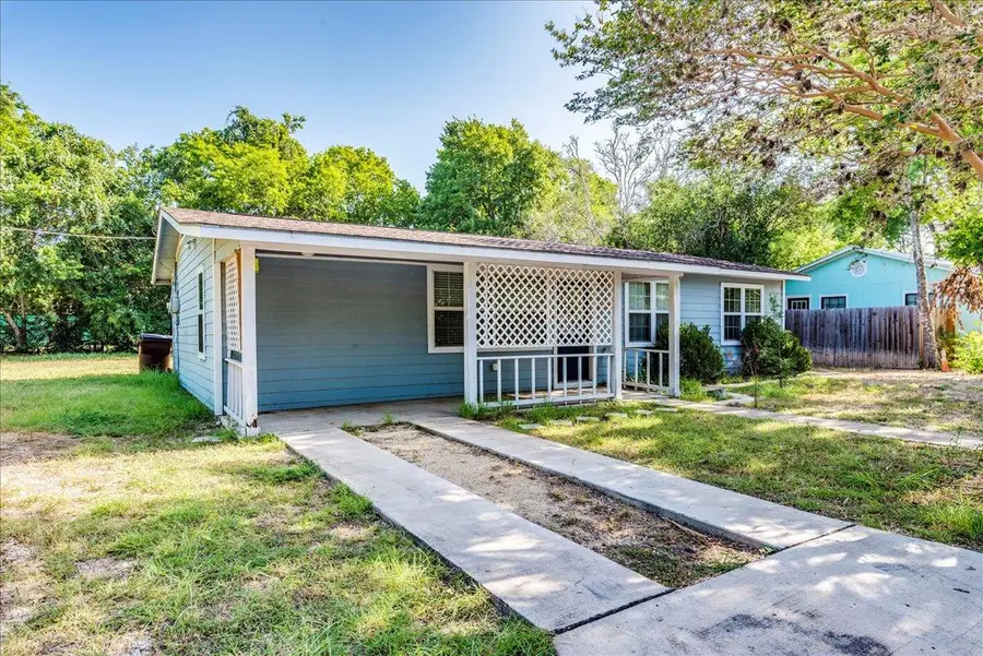 609 Cottonwod St, Lockhart, TX 78644 - #2